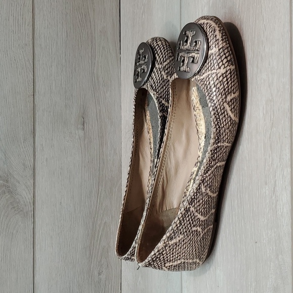 Tory Burch Womens Leather Big Logo Flats ballet shoes sz 8.5M - Picture 1 of 11